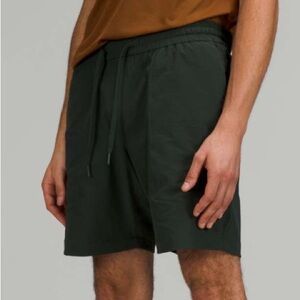 lululemon athletica Men's Bowline Shorts 8" in Rainforest Green - Size Small